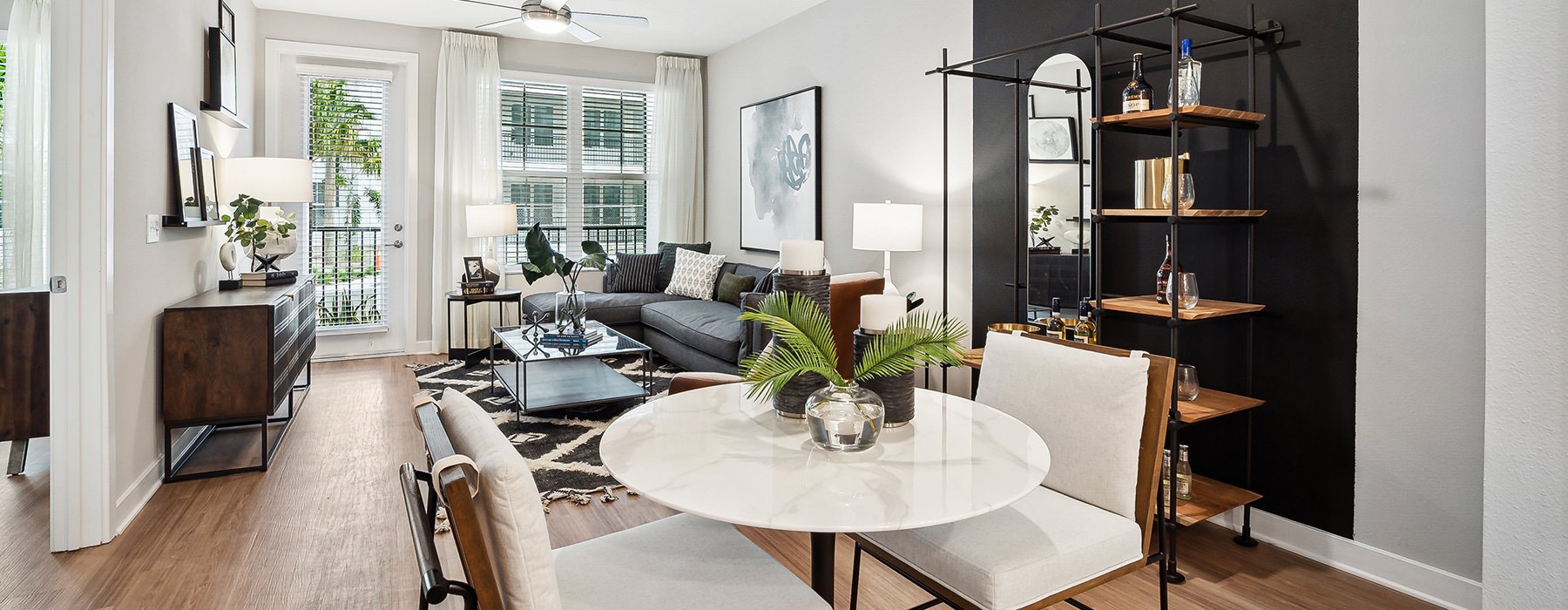 living area with a table and chairs